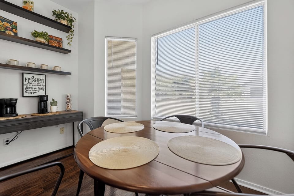 House, Multiple Beds, Pool Access, Mountain View (Sonesta Tucson) | Dining