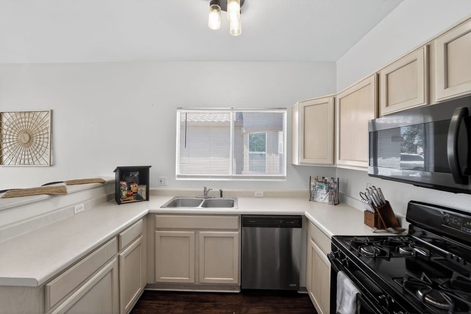 House, Multiple Beds, Pool Access, Mountain View (Sonesta Tucson) | Private kitchen