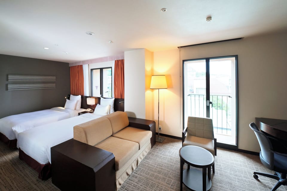 Premium bedding, down comforters, in-room safe, desk