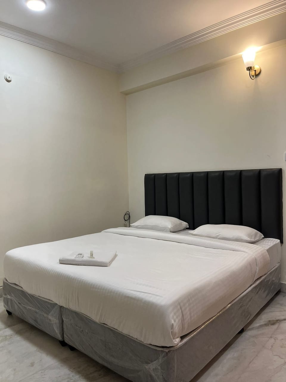 Business Room | Free WiFi