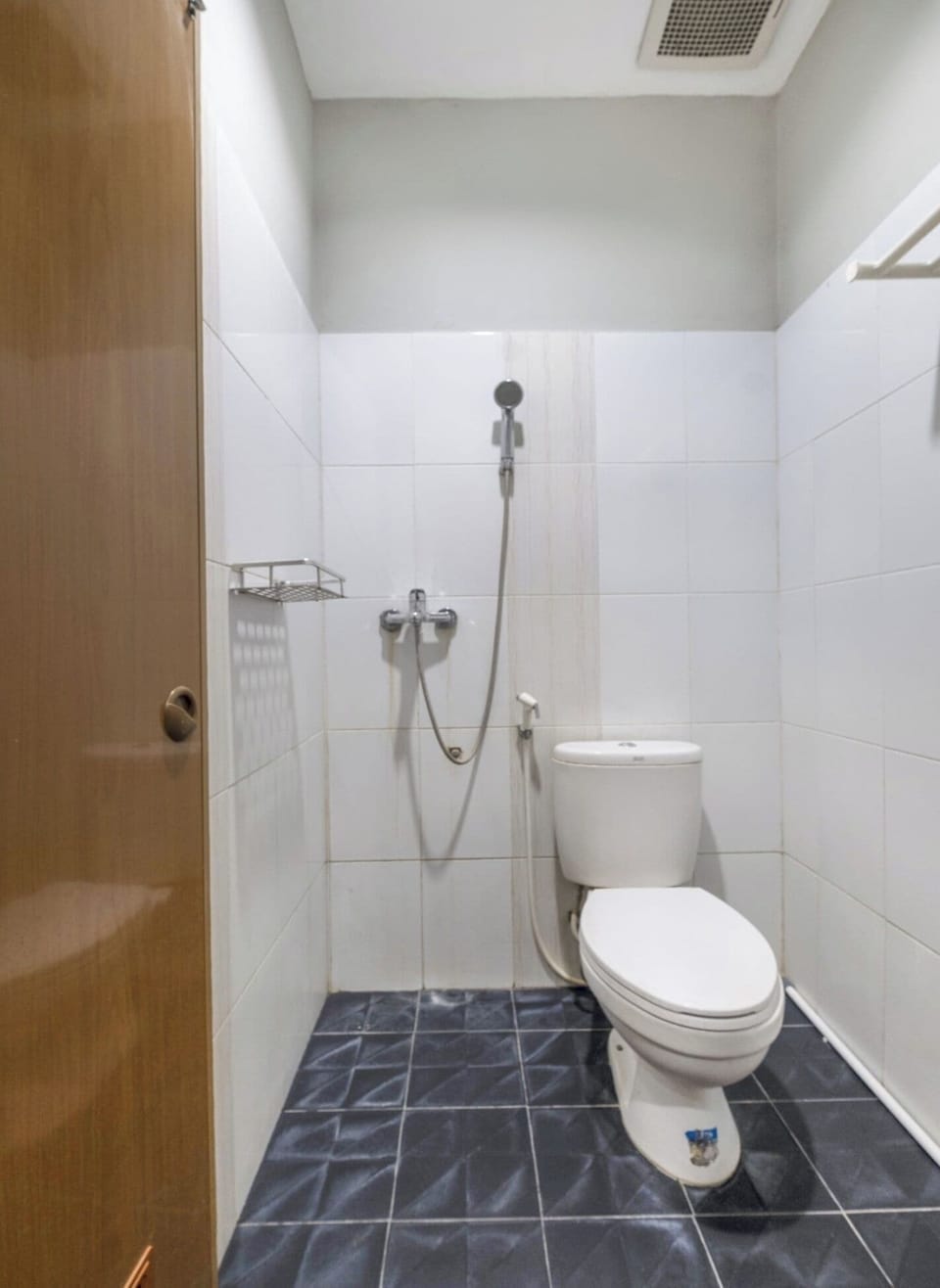 Standard Double Room | Bathroom | Shower, towels