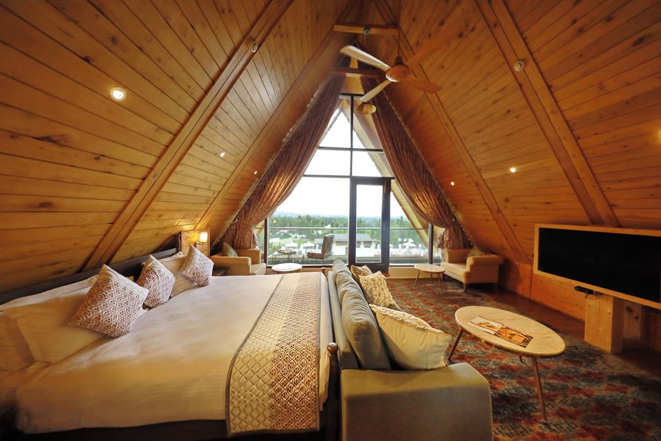 Elite Studio Suite | Egyptian cotton sheets, premium bedding, memory foam beds, in-room safe
