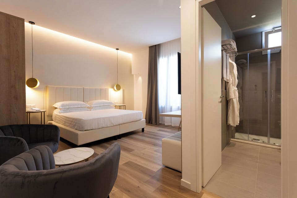 Deluxe Double or Twin Room | In-room safe, individually furnished, laptop workspace, blackout drapes