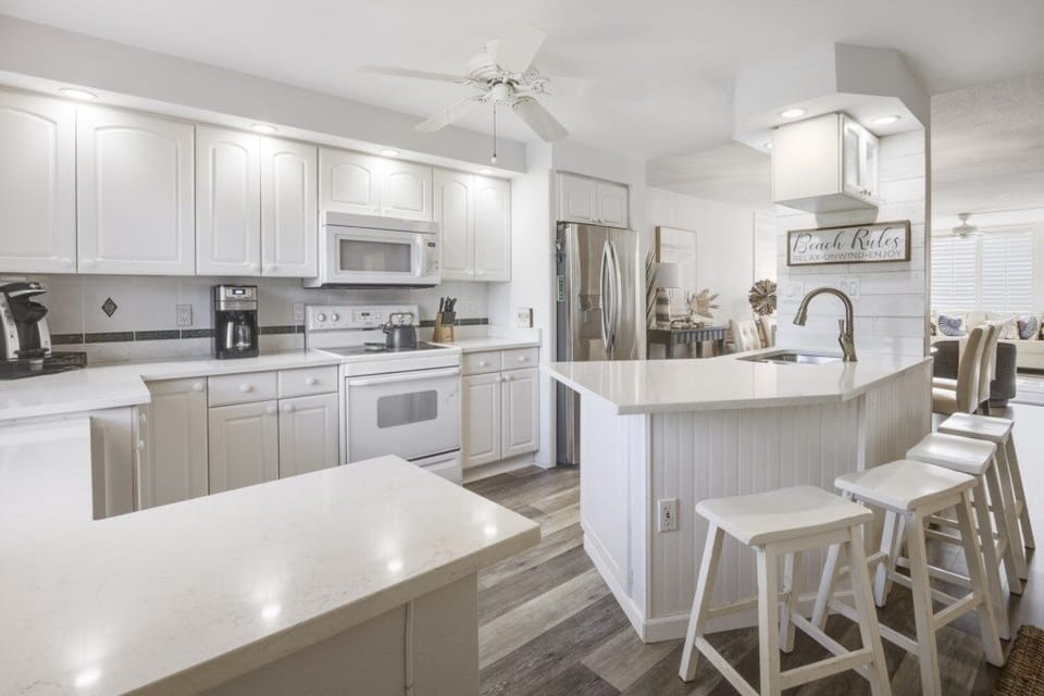 Condo, 2 Bedrooms | Private kitchen