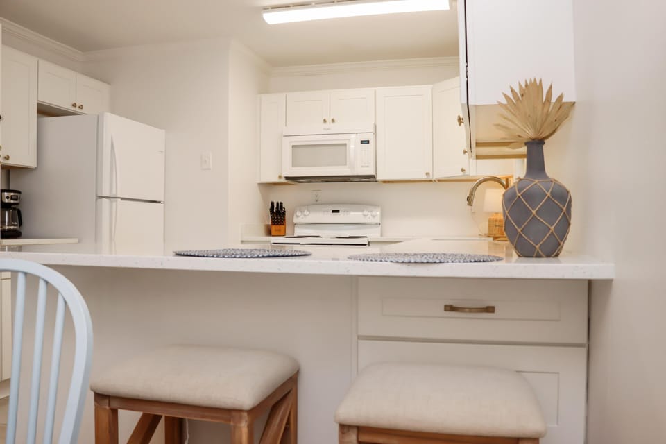 House, Multiple Beds (1st Street Bungalow) | Private kitchen