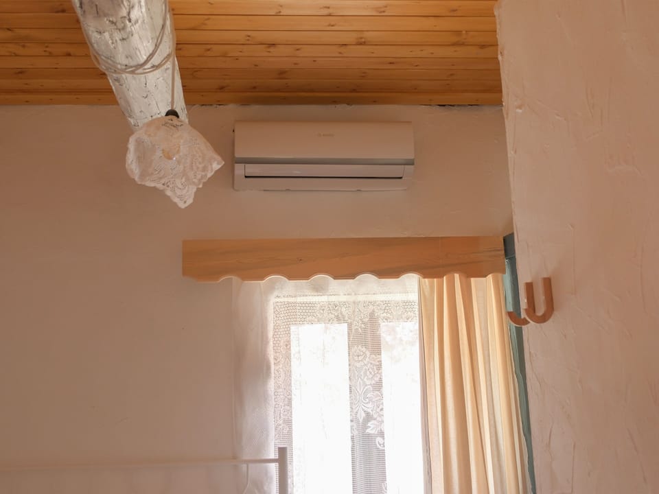 Classic Room, Courtyard View | Premium bedding, free minibar, iron/ironing board, free WiFi