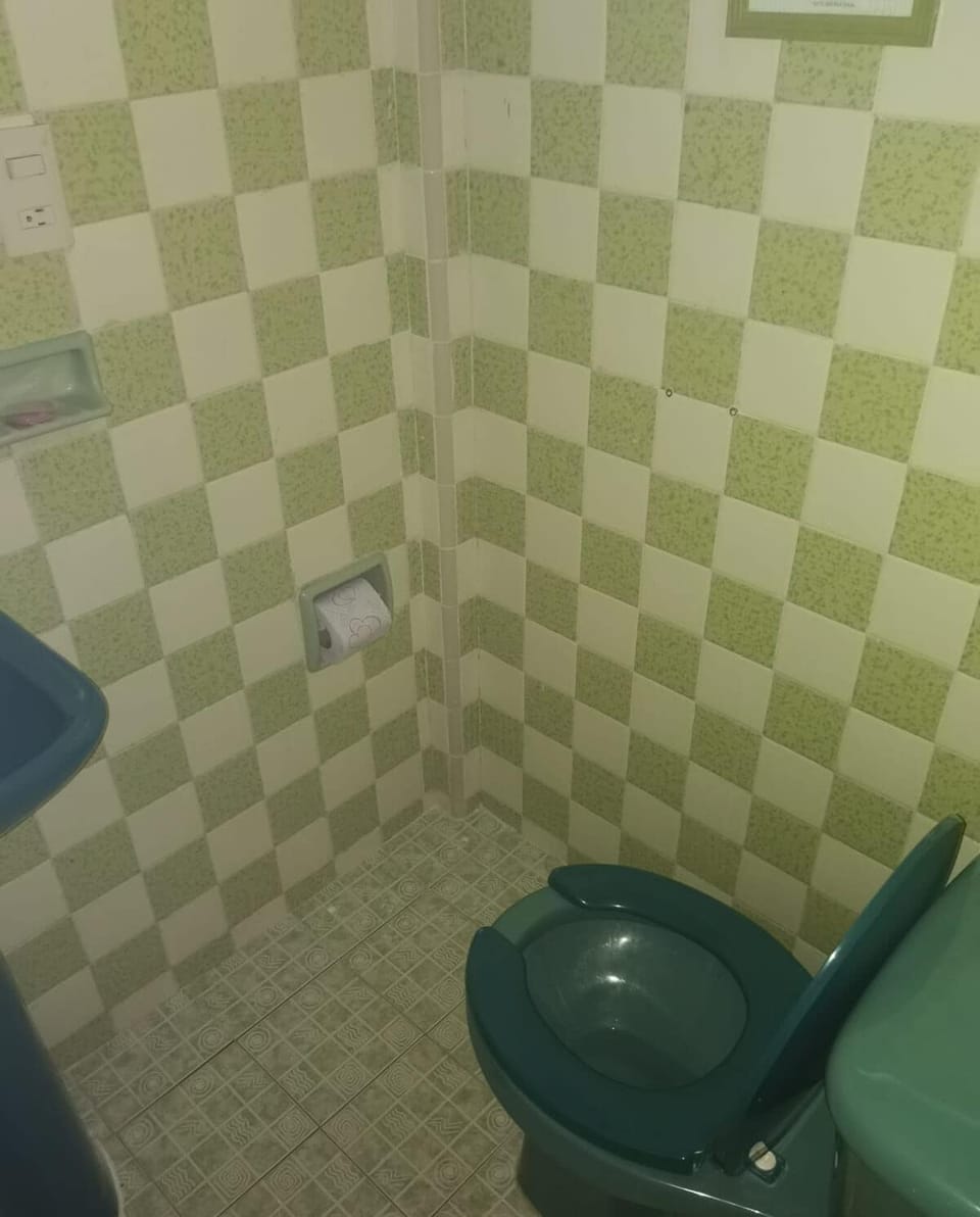 Basic Double Room | Bathroom | Combined shower/tub, towels, soap, shampoo