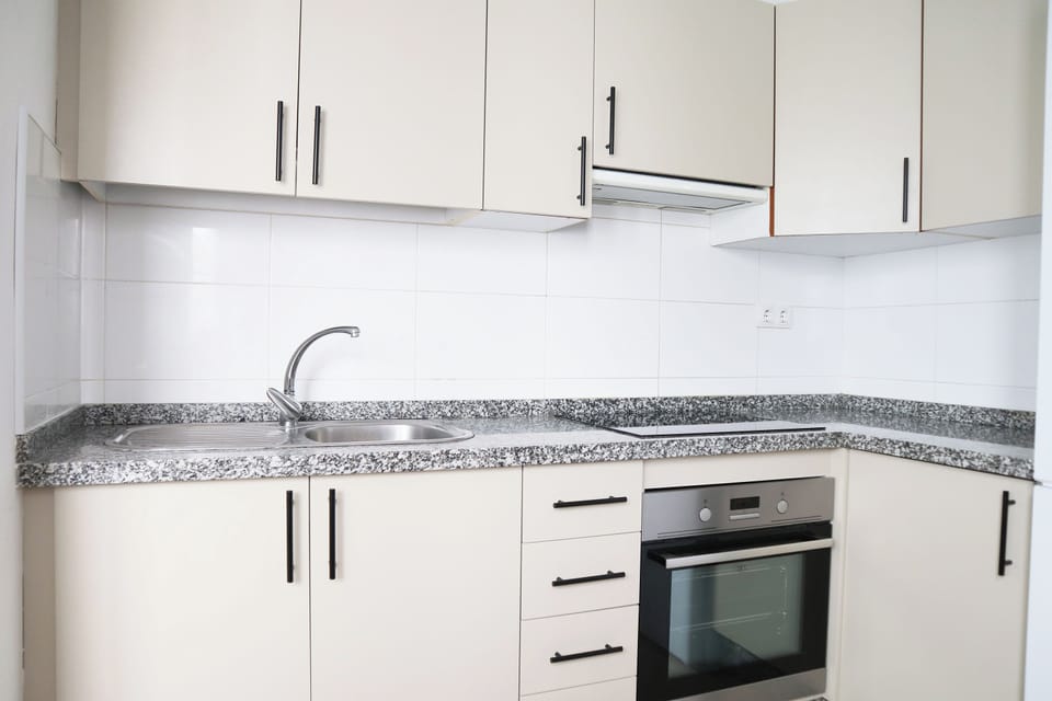 Comfort Apartment | Private kitchen | Toaster, cookware/dishes/utensils, freezer
