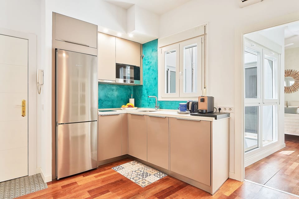 Deluxe Apartment, City View | Private kitchen | Full-size fridge, microwave, oven, stovetop