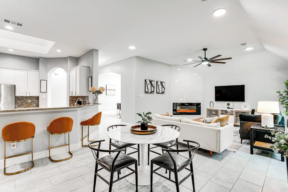 House (4 Bedrooms) | Interior