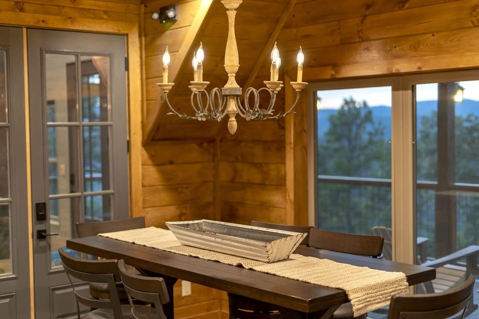 Cabin, 5 Bedrooms | Dining