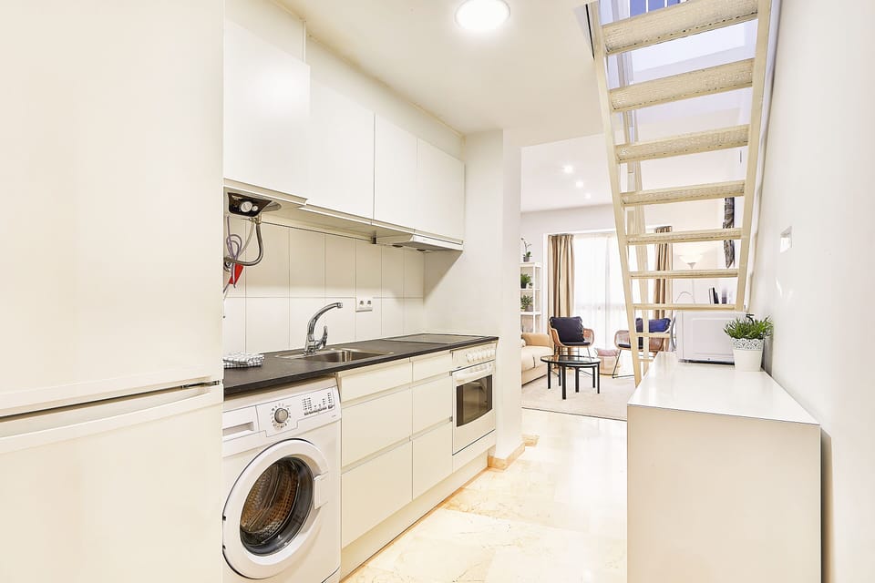 Family Duplex | Private kitchen | Full-size fridge, microwave, oven, stovetop