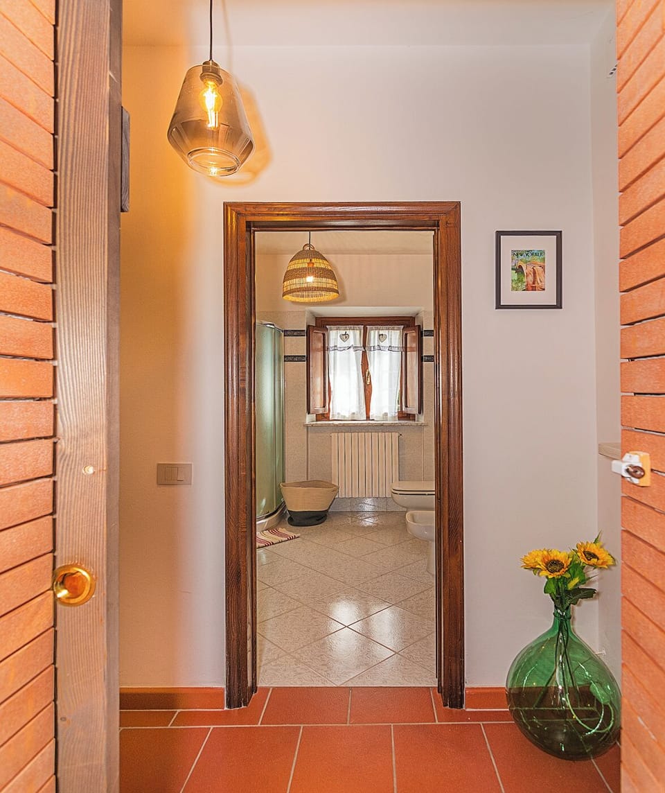 Single Room, Private Bathroom | Living area | 32-inch flat-screen TV with satellite channels, streaming services