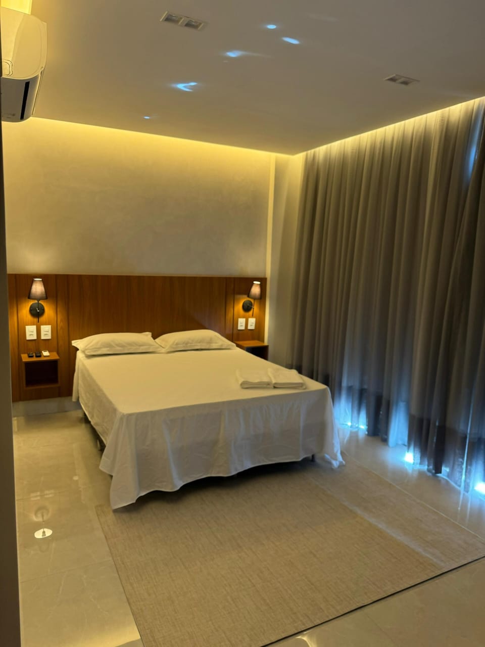 Basic Double or Twin Room | WiFi (free)
