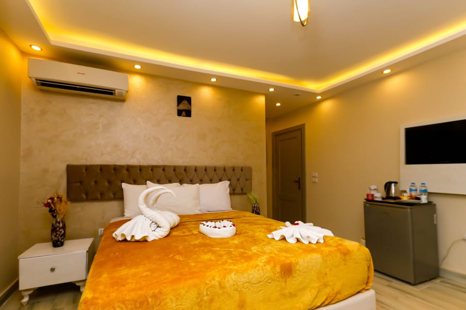 Luxury Double Room | Soundproofing, iron/ironing board, WiFi (free)
