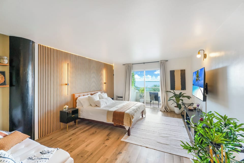 Studio, Balcony, Canal View | Blackout drapes, iron/ironing board, free WiFi