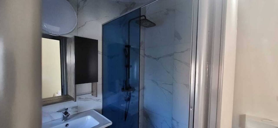 Single Room, Beach View | Bathroom | Combined shower/tub, hair dryer, towels, soap