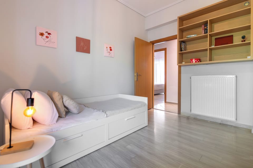 Luxury Apartment | 3 bedrooms, in-room safe, blackout drapes, iron/ironing board