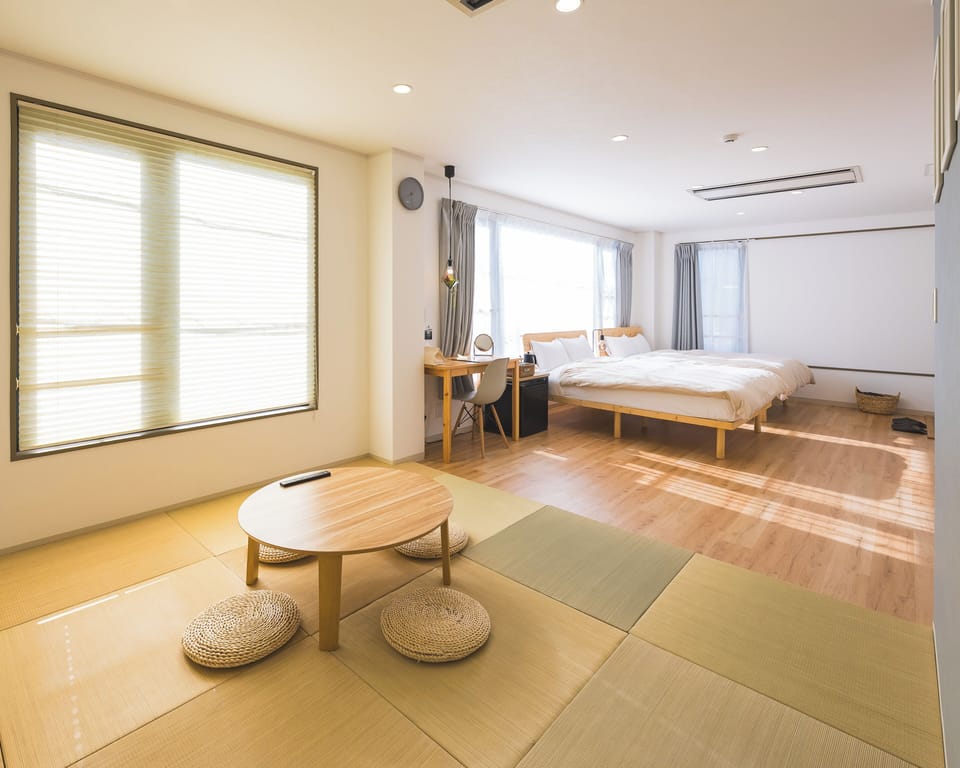 Japanese-style room with tatami mats for a relaxing family room|Up to 6 people 2 doubles + 2 futons | Individually decorated, individually furnished, desk