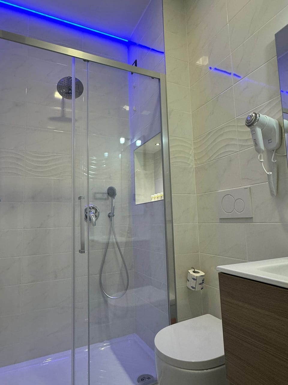 Comfort Double Room | Bathroom | Shower, hair dryer, towels, soap