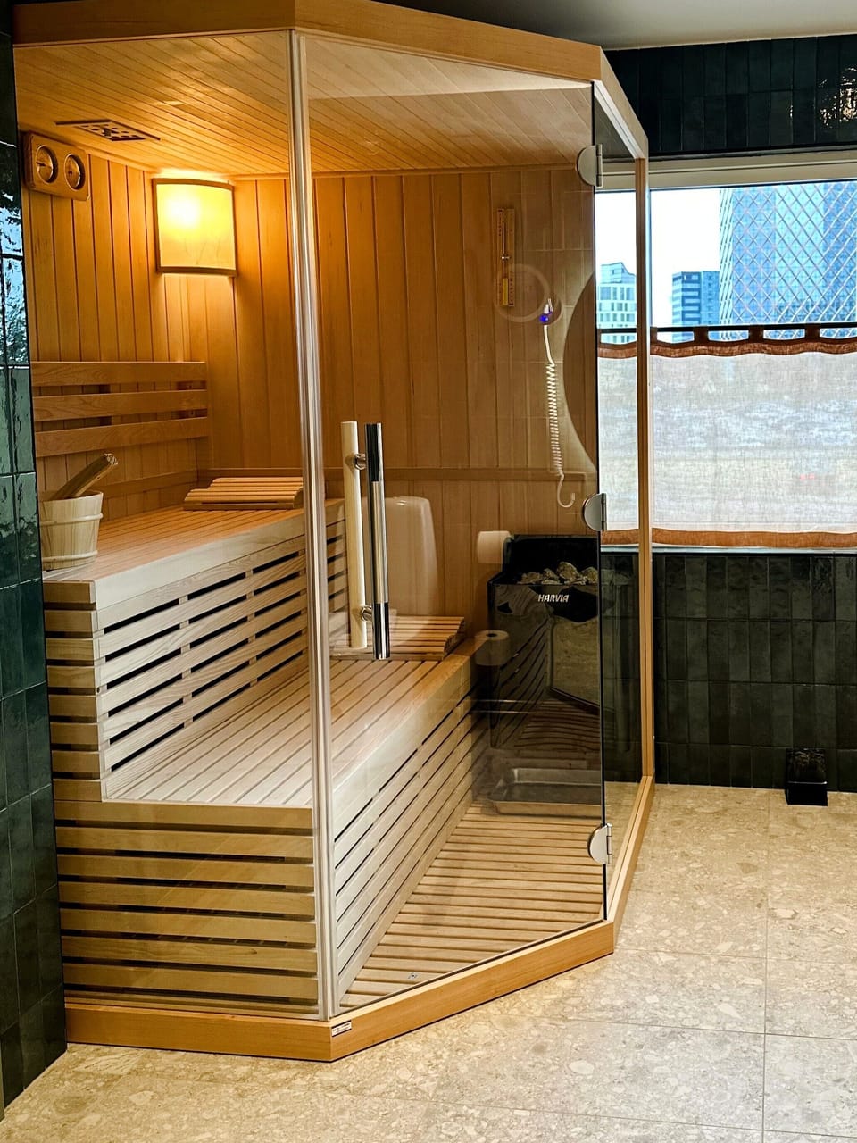 Studio Suite | Bathroom | Eco-friendly toiletries, hair dryer, towels