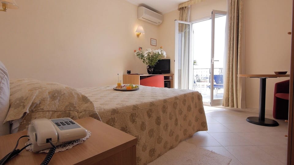 Superior Double Room, Balcony | Down comforters, minibar, in-room safe, desk