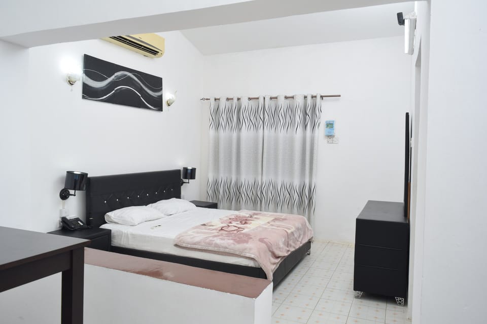 Standard Room, Garden View | Desk, laptop workspace, iron/ironing board, free cribs/infant beds