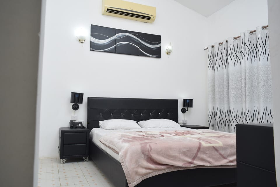 Standard Room, Garden View | Desk, laptop workspace, iron/ironing board, free cribs/infant beds