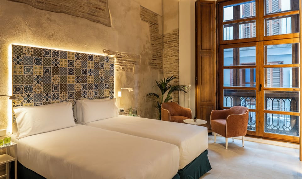 Premium Room | Minibar, in-room safe, desk, free WiFi