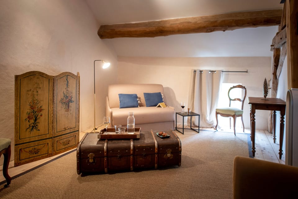 Deluxe Suite | Living area