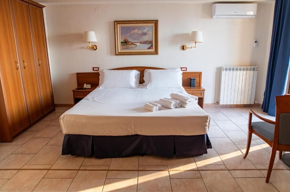 Superior Double or Twin Room, Balcony, Lake View | In-room safe, desk, laptop workspace, blackout drapes