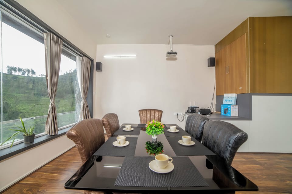 Villa, 5 Bedrooms | In-room dining