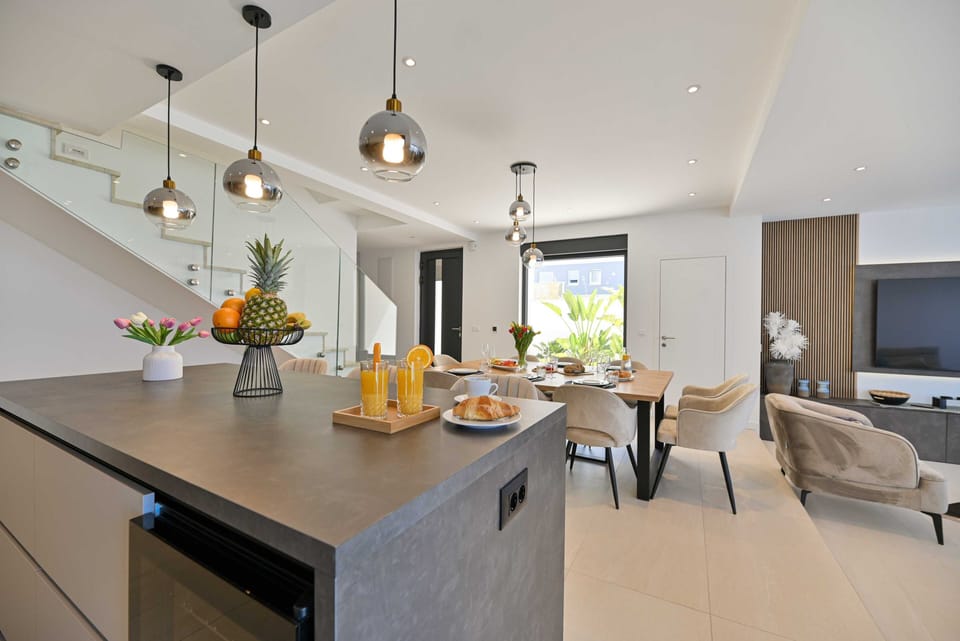 Villa (Five Bedroom Villa with Private Pool) | Dining room