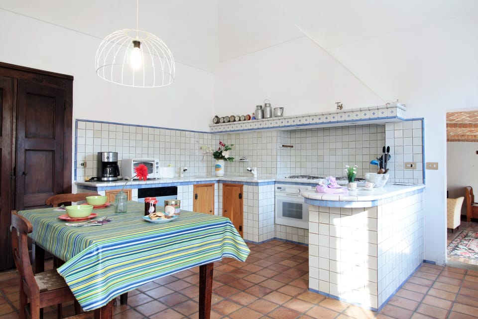 House, Patio | Private kitchen | Full-size fridge, oven, stovetop, highchair