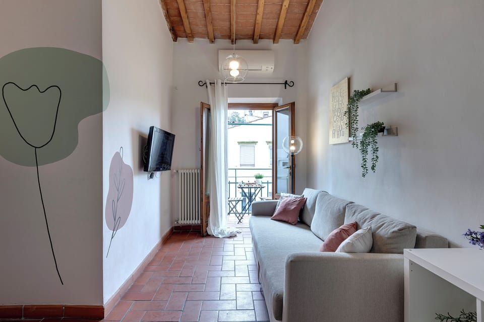 Apartment | Living room | 24-inch flat-screen TV with digital channels