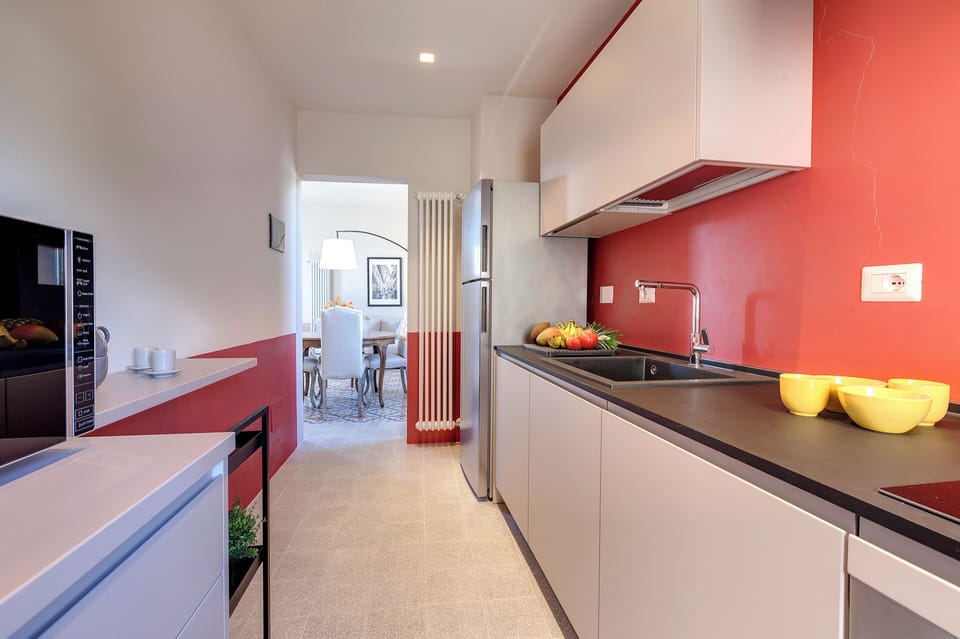 Apartment | Private kitchenette | Full-size fridge, microwave, oven, electric kettle