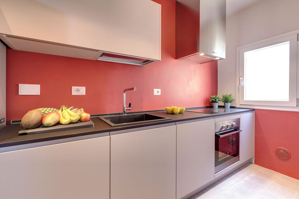 Apartment | Private kitchenette | Full-size fridge, microwave, oven, electric kettle