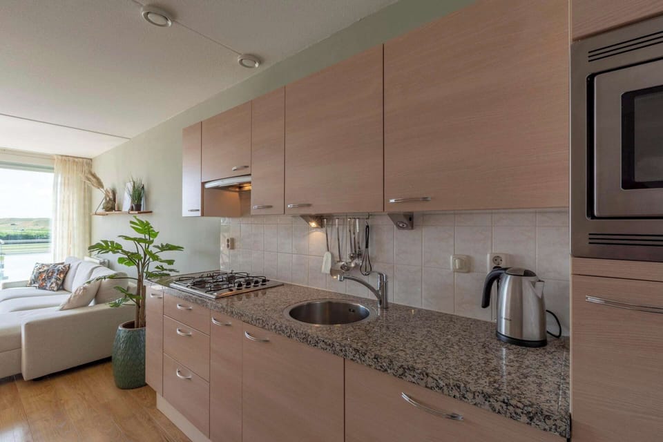 Apartment | Private kitchen | Electric kettle, toaster
