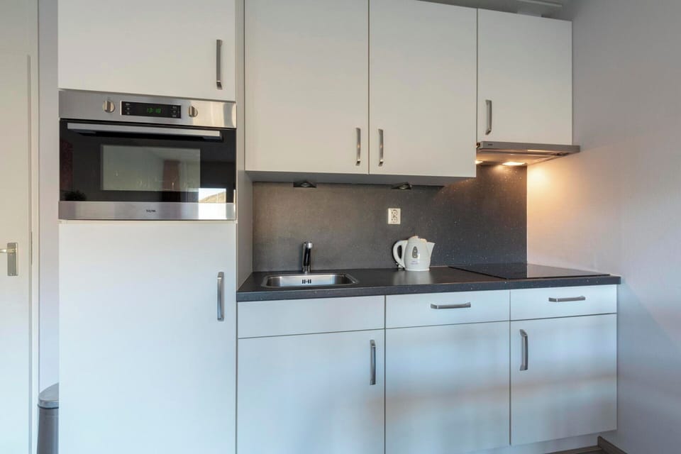 Apartment | Private kitchen | Electric kettle, toaster