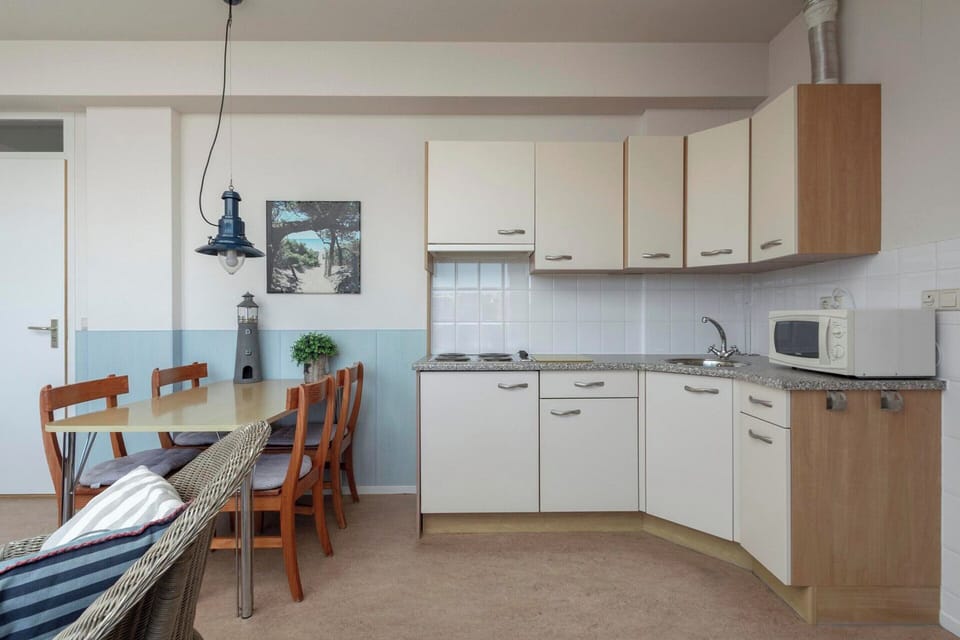 Apartment | Private kitchen | Electric kettle, toaster