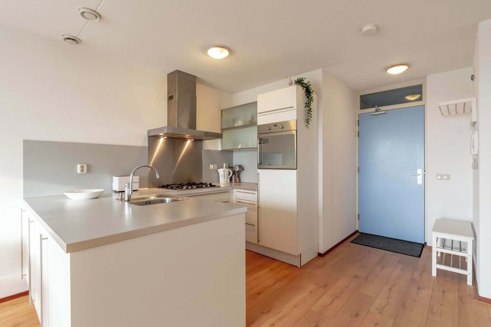 Apartment | Private kitchen | Electric kettle, toaster
