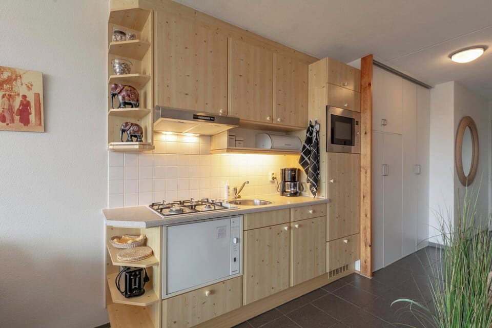 Apartment | Private kitchen | Electric kettle, toaster