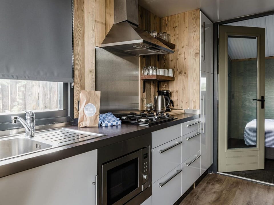 Bungalow | Private kitchen | Electric kettle