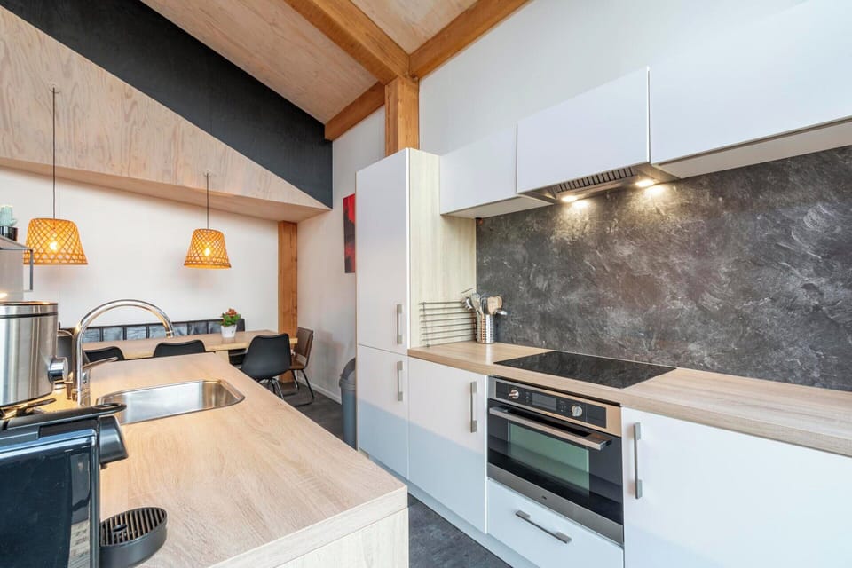 Villa | Private kitchen | Stovetop, electric kettle, toaster
