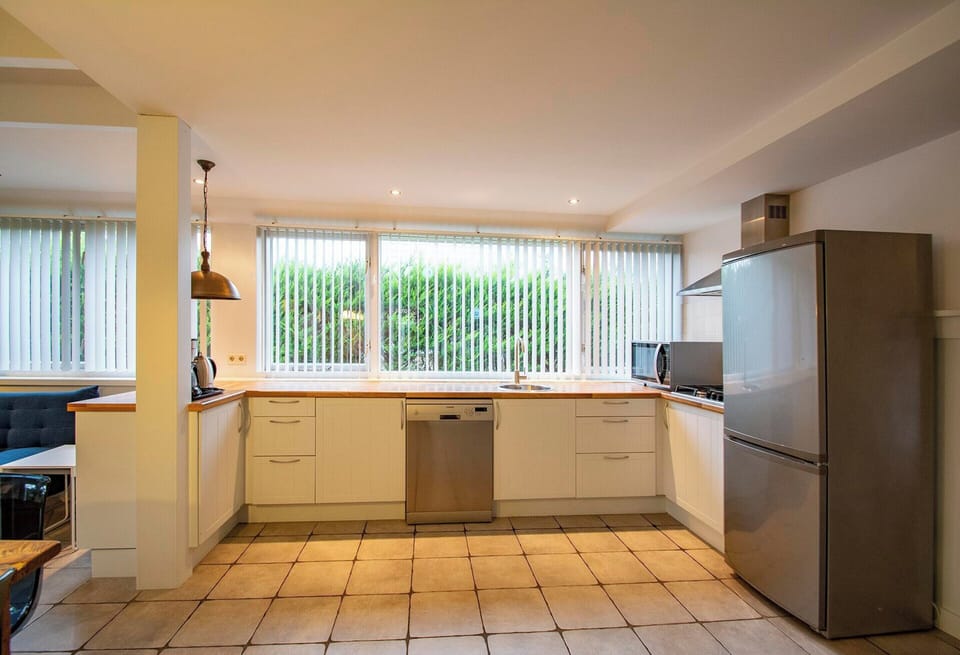 Villa | Private kitchen | Stovetop, highchair