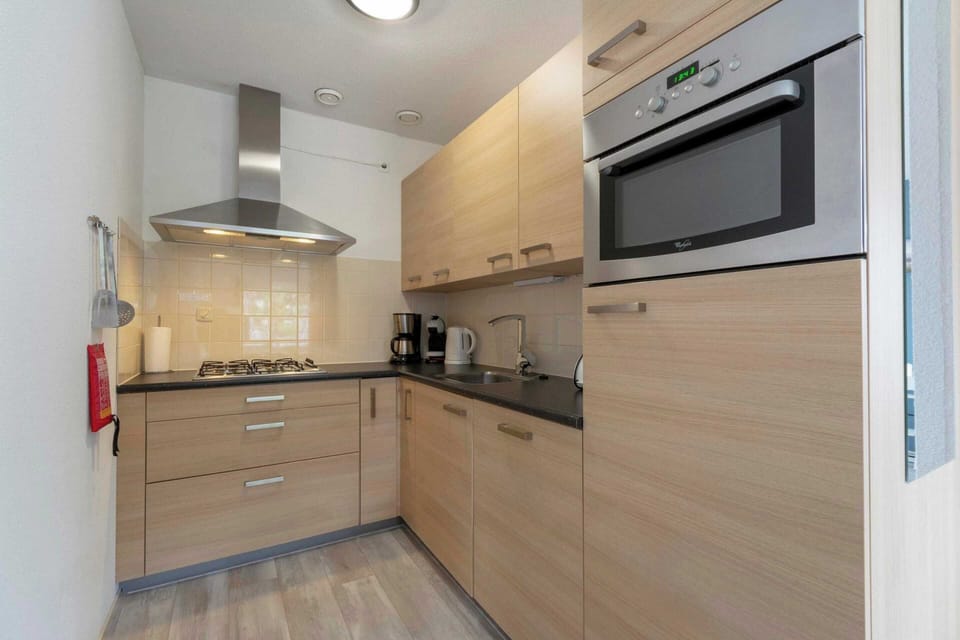 Apartment | Private kitchen | Electric kettle, toaster