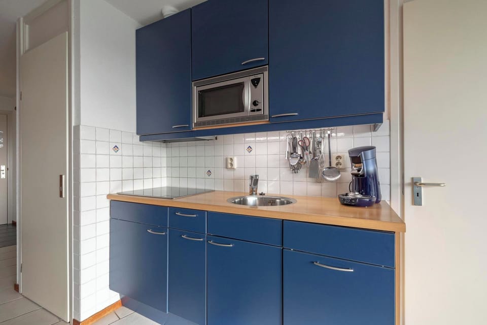 Apartment | Private kitchen | Electric kettle, toaster