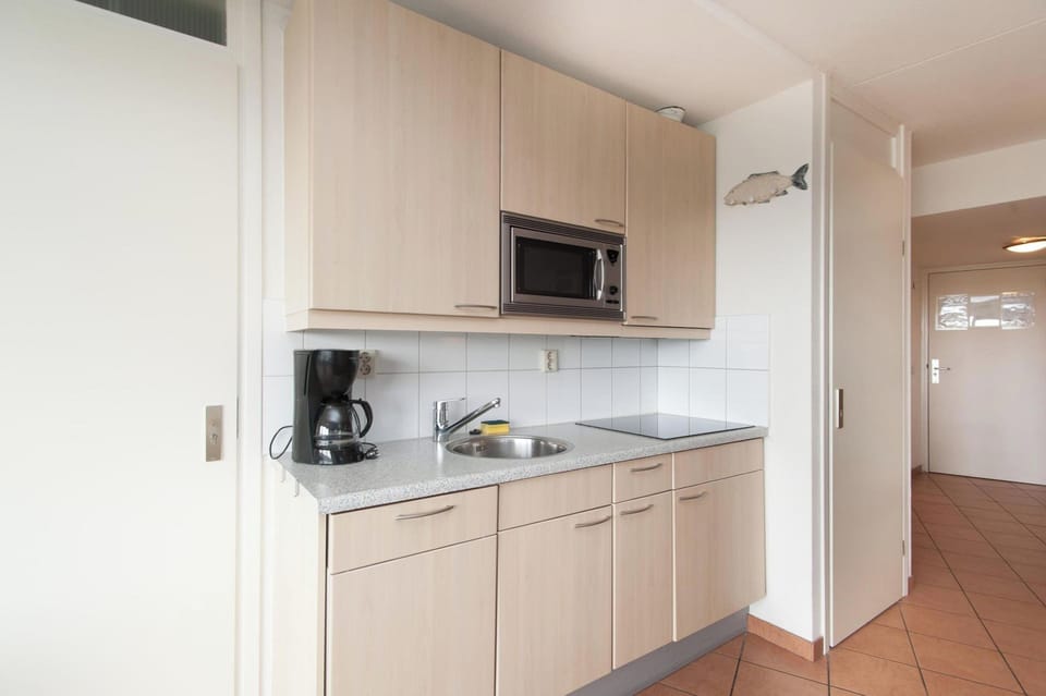 Apartment | Private kitchen | Electric kettle, toaster