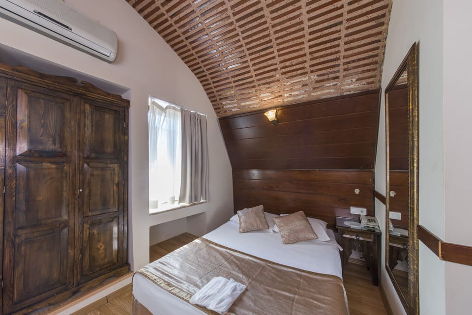 Minibar, in-room safe, free WiFi, bed sheets