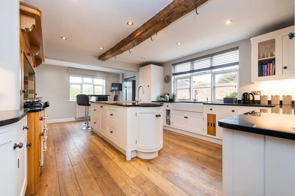 House, Garden View | Private kitchen | Electric kettle, toaster